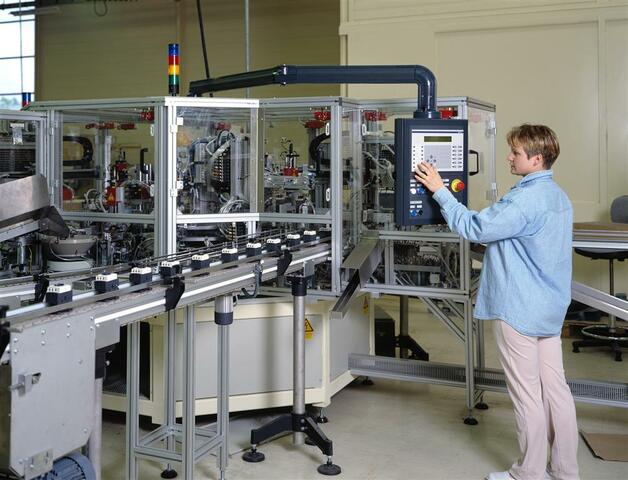 Desarrollo de máquinas automatizadas con sist. de inf.