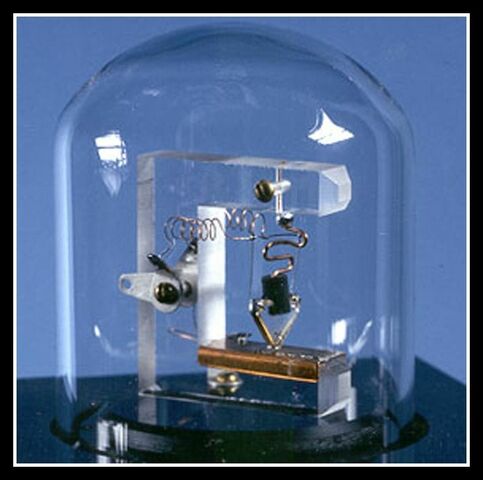 Desarrollan el primer transistor en los laboratorios de Bell.