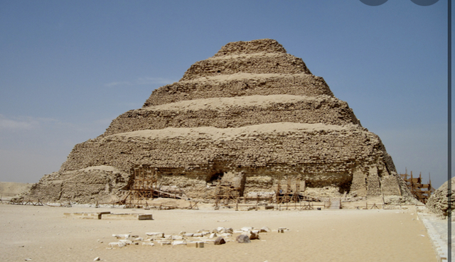 La piramide a gradoni di Djoser