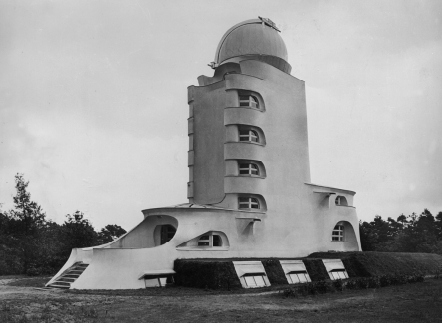 Torre Einstein, Erich Mendelsohn