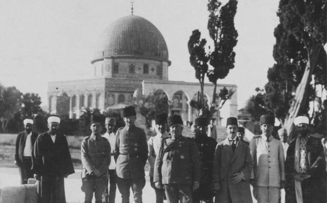 Britain seizes Palestine from Ottomans