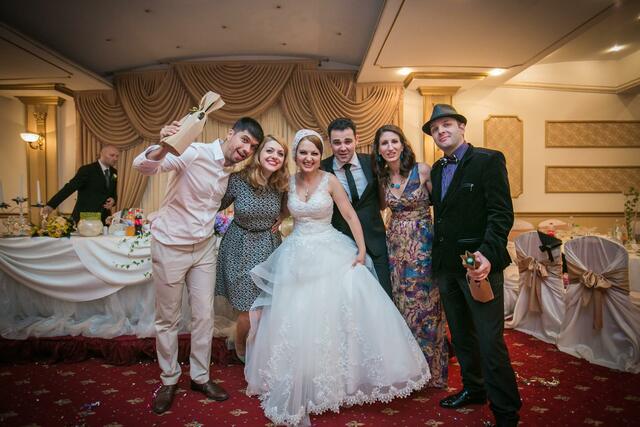 Participa la nunta fam. Bratu