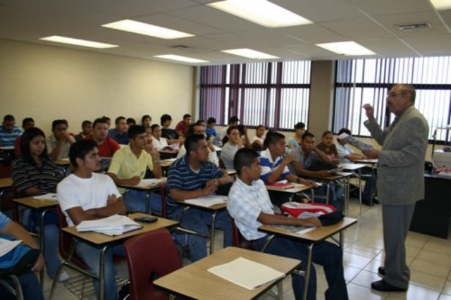 Conferencia Educación por Correspondencia