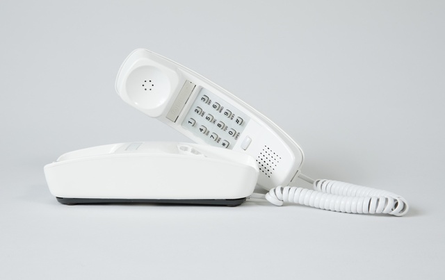 Trimline telephone by Bell System