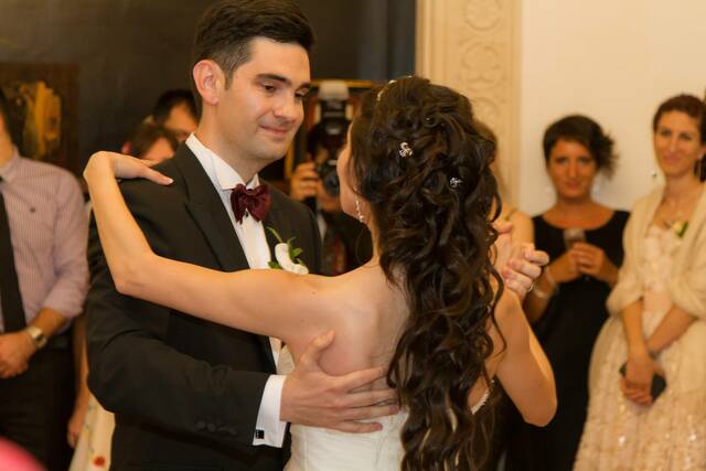 Participa la nunta Simonei cu Dan