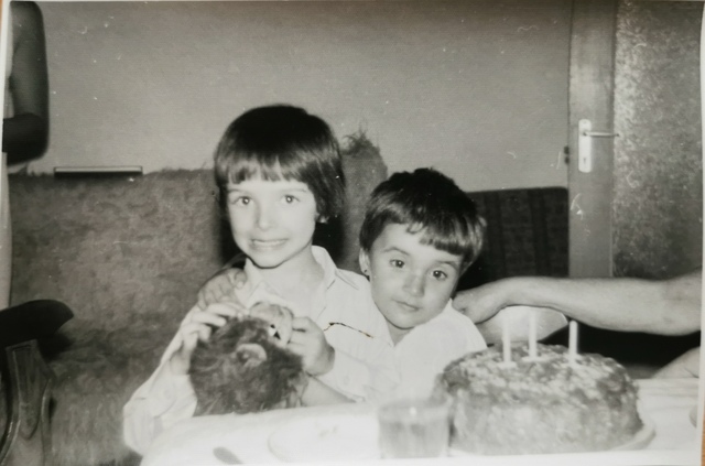 Participa la taierea de mot a Ioanei