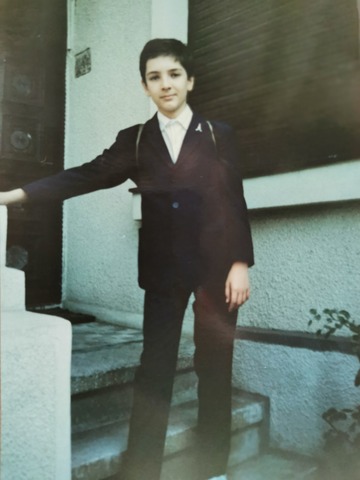 In fata casei care va fi a lui