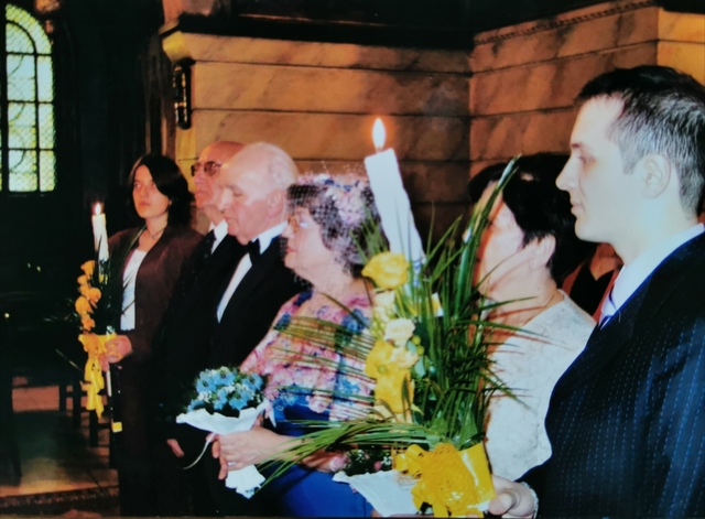 A fost cavaler de onoare la nunta de argint a parintilor