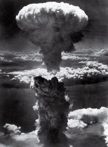 Nube atómica sobre Nagasaki, Teniente Charles Levy, 1945