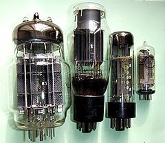 Se inventa el triodo