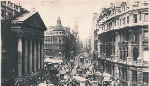 Se traslada a londres