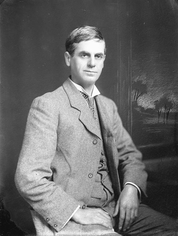 Taylor propuso la idea de utilizar huellas de sangre encontradas en escenas del crimen como un medio para identificar a los sospechosos