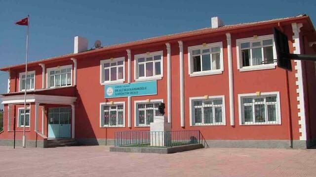 Teachers will ıntroduce their schools