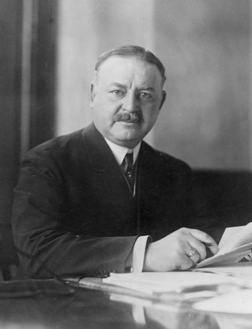 El Teniente Joseph Faurot, un experto en huellas dactilares del Departamento de Policía de Nueva York dio su testimonio en un caso de robo