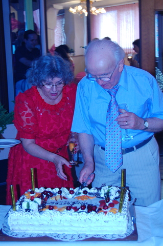 Il sarbatoreste pe tatal lui la 80 de ani