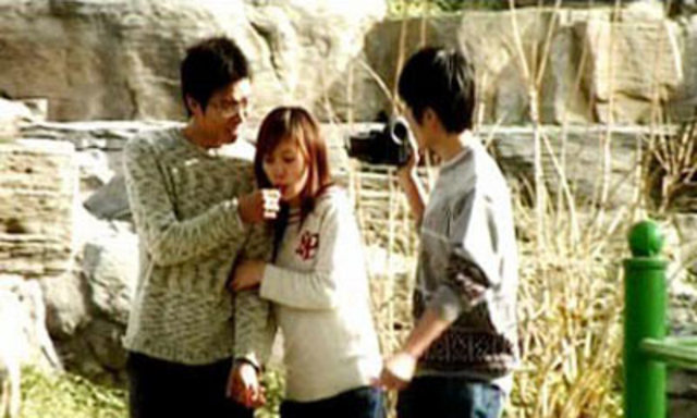 Chaoyang Park riverside walk