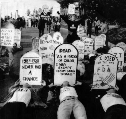 Activistas afuera de oficinas de FDA solicitan acceso a ARV