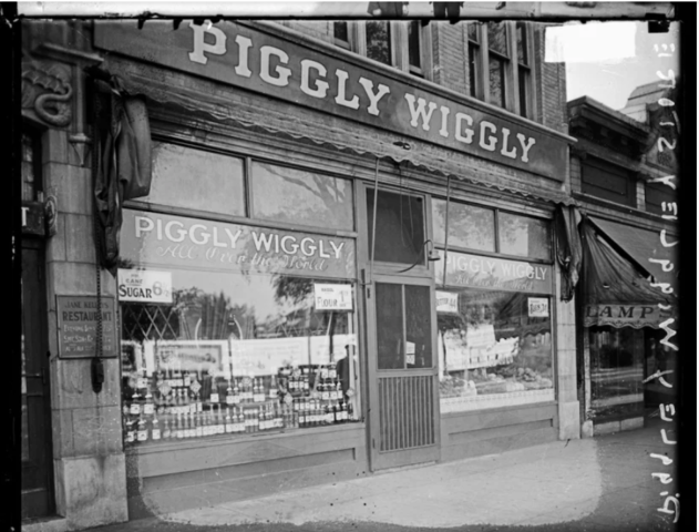 Piggly Wiggly, the America's First Modern Supermarket Opens