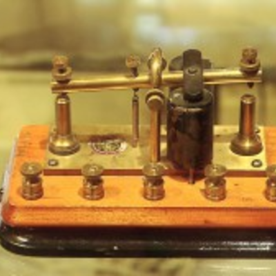 Timeline: Mapa cronológico de la historia de las telecomunicaciones en El Salvador.