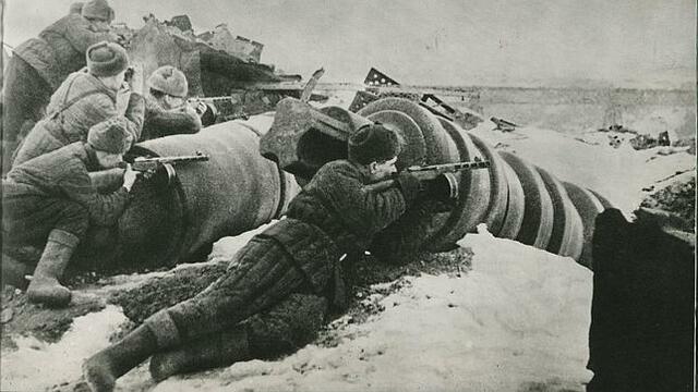 Segunda fase (1942-1943): la guerra mundial.