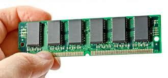 Aparición de la primera memoria RAM