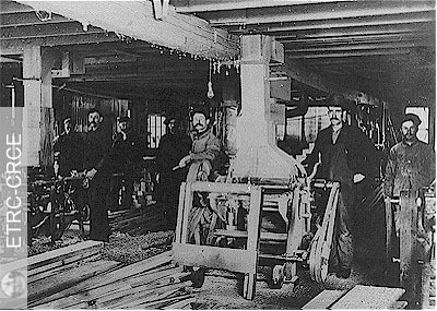 Loi sur les accidents de travail et fixation de l'âge minimum pour travailler.