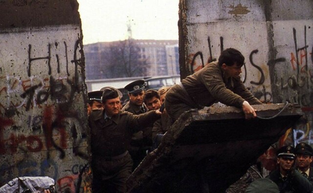 Se derriba el muro de Berlín