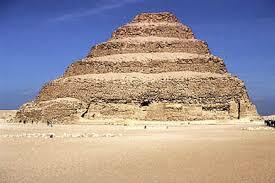 Zoser primer governant en crear las pirámides