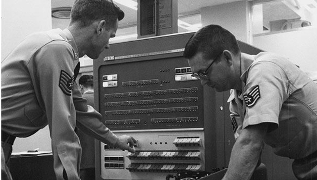 El primer Sistema Operatiu