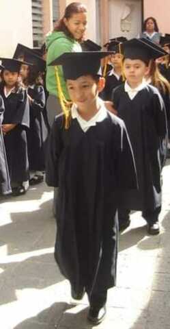 Graduándome de preparatoria 2010