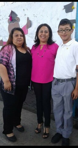 me gradué en La Escuelita Elena Morales de sexto primaria