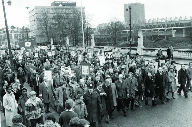 DISOLUCION DEL MOVIMIENTO SINDICAL INGLES.