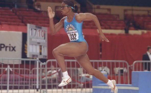 La atleta Carol Lewis realizó un salto de longitud que parecía ser un record mundial en los campeonatos NCAA Men’s and Women’s Indoor Track Championship celebrados en Pontiac, Michigan, en 1983.