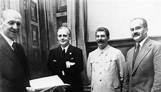 Germany and the USSR sign the Non-Agression Pact