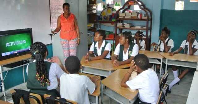 Educación vía satelital