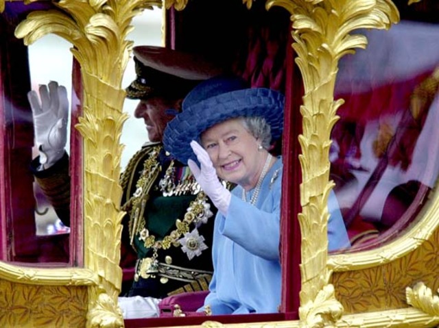 Queen Elizabeth marks the 50th year of monorchy