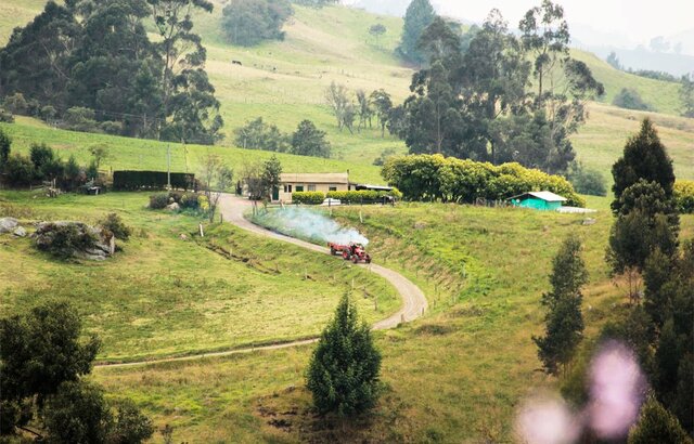 Compro  su primer finca, incorporando dentro de ella misma su empresa,