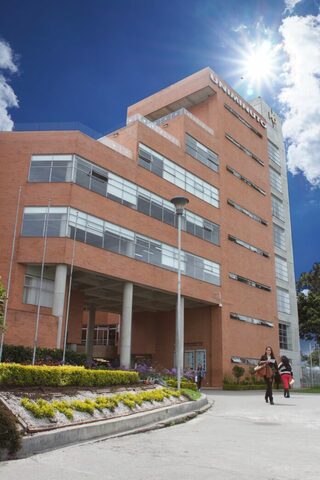 Fundó la Corporación Universitaria Minuto de Dios
