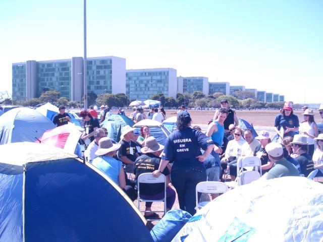 ACAMPAMENTO EM BRASÍLIA