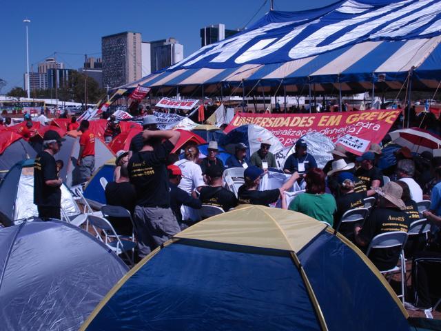 ACAMPAMENTO EM BRASÍLIA