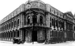 La Universidad Nacional de México fue restablecida