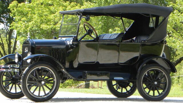 NACE EL FORD MODELO T