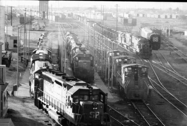 Southern Pacific Railroad begins operating in Tucson