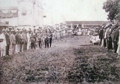 Oligarquía salvadoreña asume el poder.