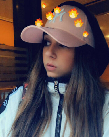 Tiene redes sociales  Que redes tiene