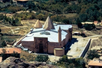 SE LLEVÓ ACABO LA PAZ ENTRE BIZANTINOS Y TURCOS SELJUCIDAS