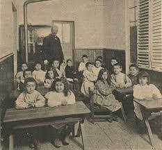 Giner de los Ríos crea la Institución Libre de Enseñanza.