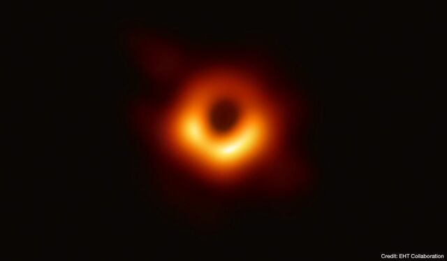 Científicos del Event Horizon Telescope logran la primera foto real de un agujero negro en el centro de la galaxia M87.