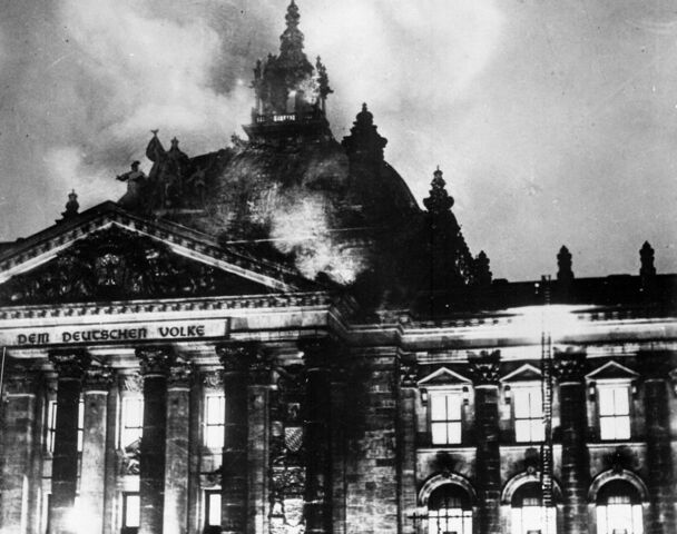REICHSTAG ARDE