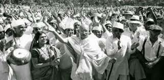 Mahatma Gandhi conduce protestas en la india